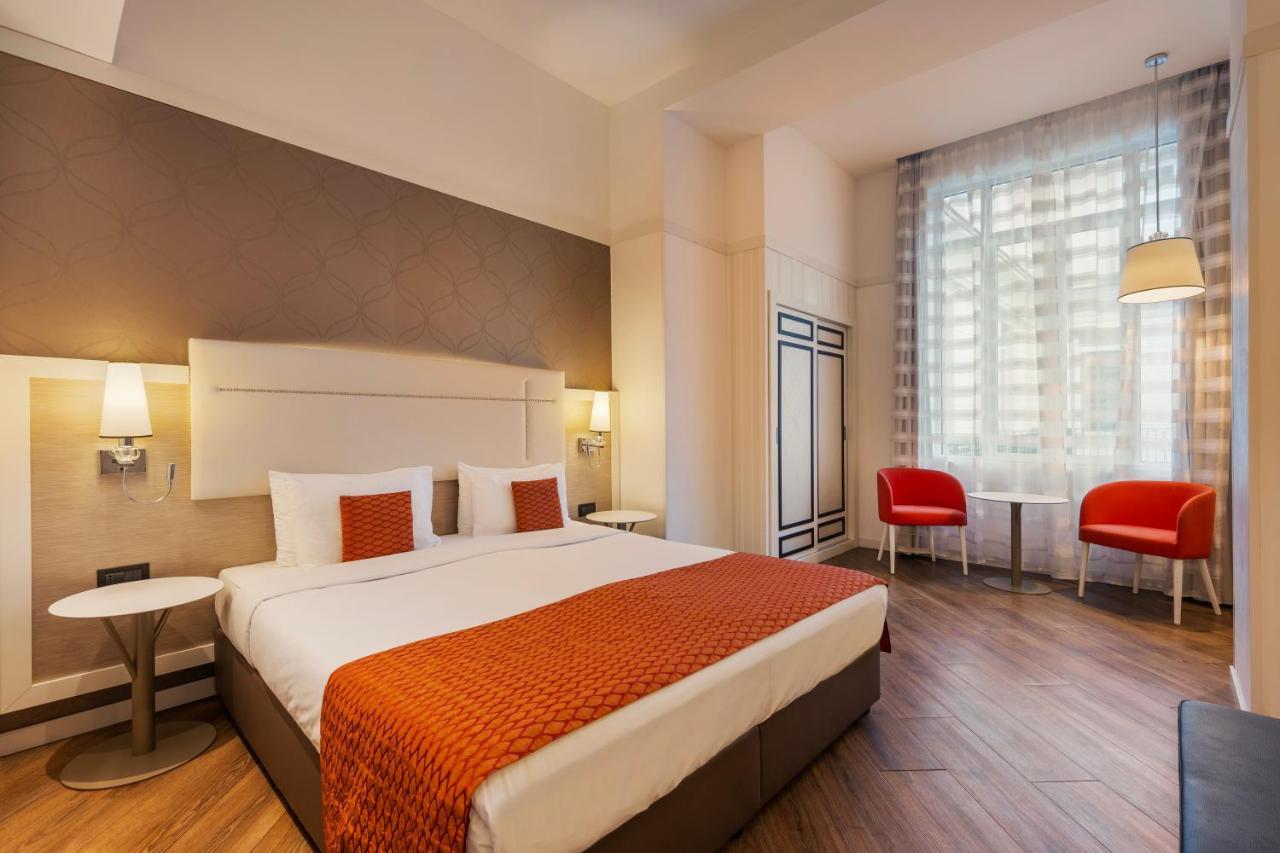 Parlament Hotel 4*